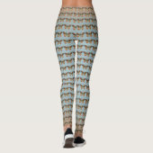 Bruin Sinaasappel Monarch Vlinders op licht Blauw Leggings (Achterkant)
