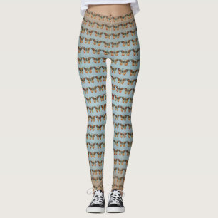 Bruin Sinaasappel Monarch Vlinders op licht Blauw Leggings