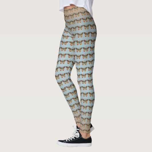Bruin Sinaasappel Monarch Vlinders op licht Blauw Leggings (Links)