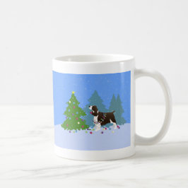 Bruin Springer-spaniel kerstboom decorreert Koffiemok