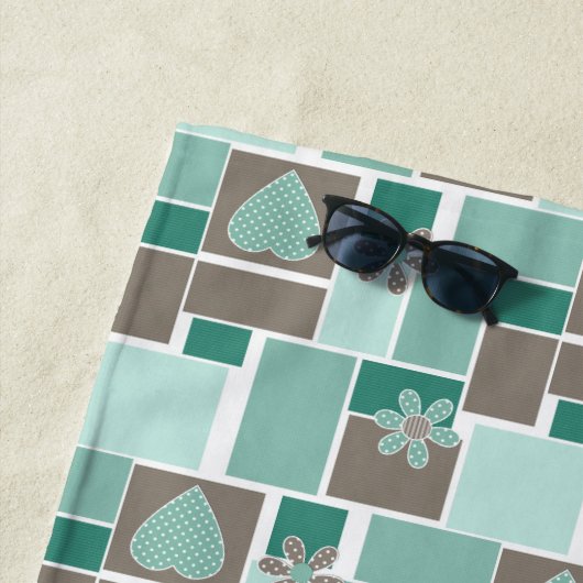 Bruin turquoise patchwork van vierkante lapjes strandlaken (In situ)