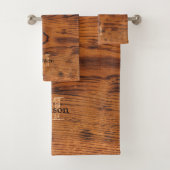  bruin verbrand hout Monogram Bad Handdoek (Insitu)