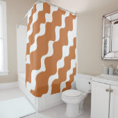 Bruin wit schuin aflopende golven patroon douchegordijn (In situ)