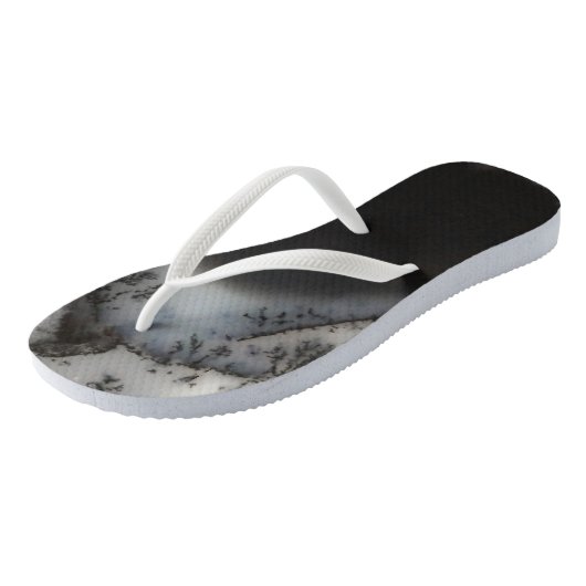 Bruin zwart gekleurd geit, uniek in de wollen natu teenslippers (Schuin)