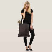 Bruine alligator textuur print tote bag (Op model)