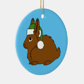 Bruine Arctische haas met kerstgroene kerstmanshat Keramisch Ornament (Rechts)