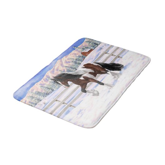 Bruine baai met zigeunerbanner ontwerppaard in sne badmat (Gekanteld)