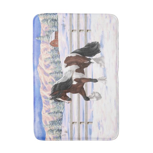 Bruine baai met zigeunerbanner ontwerppaard in sne badmat (Voorkant Verticaal)