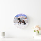 Bruine baai met zigeunerbanner ontwerppaard in sne ronde klok (Huis)