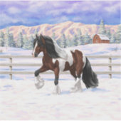 Bruine baai met zigeunerbanner ontwerppaard in sne sticker (Voorkant)