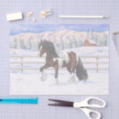 Bruine baai met zigeunerbanner ontwerppaard in sne tissuepapier (Craft)