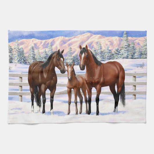 Bruine Bay Quarter Paarden in sneeuw Theedoek (Horizontaal)