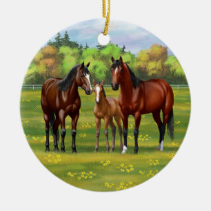 Bruine bazardpaarden in zomerperiode keramisch ornament