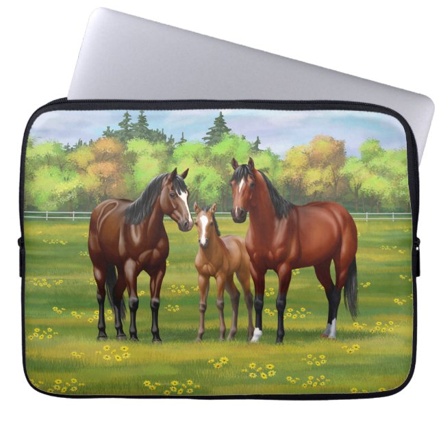 Bruine bazardpaarden in zomerperiode laptop sleeve (Voorkant)