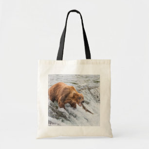 Bruine beer vangt rode zalm tote bag