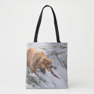 Bruine beer vangt rode zalm tote bag