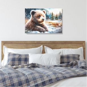 Bruine berenjong in wintersneeuw en pijnbomen canvas afdruk