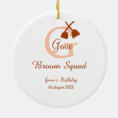 Bruine bezem Squad Verjaardag naam perzik monogram Keramisch Ornament (Achterkant)