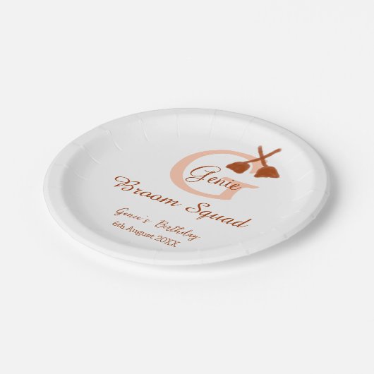 Bruine bezem Squad Verjaardag naam perzik monogram Papieren Bordje (Gekanteld)