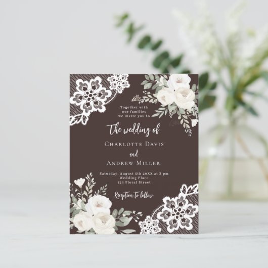 Bruine bister witte bloemen kant bruiloft uitnodig (Staand voorkant)