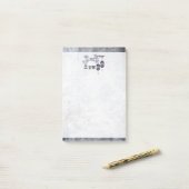 Bruine blauwe lantaarn en een vogel "Vreedzaam" Post-it® Notes (Op bureau)