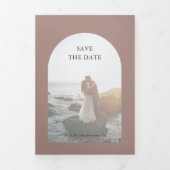 Bruine Boog Foto Bruiloft Save the Date Drieluik Aankondiging (Cover)