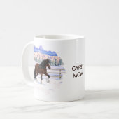 Bruine bruine bypsy verkenner in sneeuw koffiemok (Voorkant links)