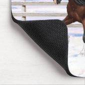 Bruine bruine bypsy verkenner in sneeuw muismat (Hoek)