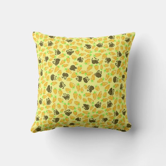 Bruine Bunnies en Oranje wortelen op goudpaasroost Kussen (Achterkant)