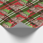 Bruine Cockapoo en Plaid Kerstvakantie Cadeaupapier (Hoek)