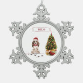 Bruine Cocker Spaniel Funny Kersthond met boom Tin Sneeuwvlok Ornament (Voorkant)