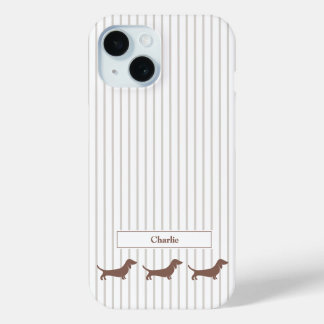 Bruine Dachshunds op Beige Strepen Aangepaste Naam iPhone 15 Case