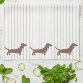 Bruine Dachshunds op Beige Stripes Theedoek (Gevouwen)