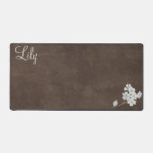 Bruine Desk Mat met Bloemen en Naam (Voorkant)