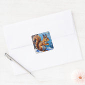 Bruine eekhoorn in de sneeuw vierkante sticker (Envelop)