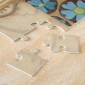 Bruine en blauwe vogel op een bijkantoor die omhoo legpuzzel (Zijkant)