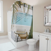 Bruine en zwarte armstoel naast zwembad in t douchegordijn (In situ)