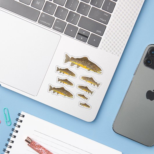 Bruine forel sticker (Laptop met iPhone)