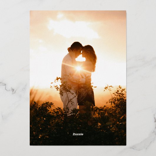 Bruine hand getrokken blad monogram kunst gouden b folie uitnodiging (Achterkant)