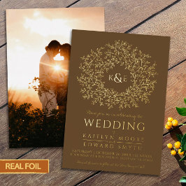 Bruine hand getrokken blad monogram kunst gouden b folie uitnodiging