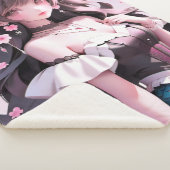 Bruine harige zeemeermin met roze bloemen in haar sherpa deken (3/4)