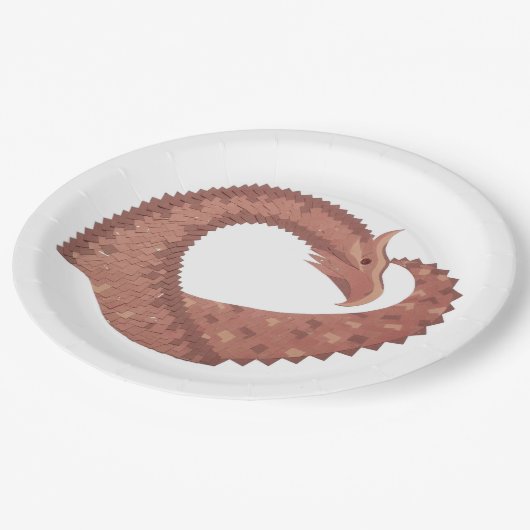 Bruine hartdraak op wit papieren bordje (Gekanteld)