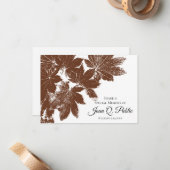 Bruine herfstbladeren delen een begrafenis notitiekaartje (Voorkant / Achterkant in situ)