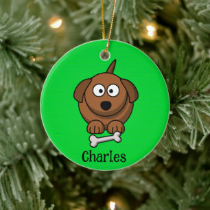 Bruine hond met bot gepersonaliseerd op groen keramisch ornament