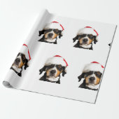 BRUINE HOND MET KERSTMUTS KERSTCADEAUVERPAKKING CADEAUPAPIER (Uitgerold)