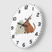 Bruine hond met stapel Botten Schattige huisdier Grote Klok (Hoek)