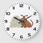 Bruine hond met stapel Botten Schattige huisdier Grote Klok (Voorkant)