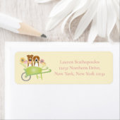 Bruine honden in wielbarroenbloemen etiket (Insitu)