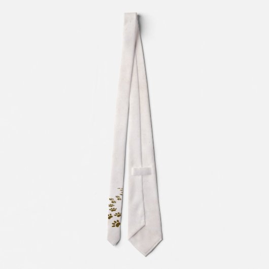 Bruine hondenpoot drukt stropdas af (Achterkant)