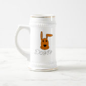 Bruine hondje op bierpul (Links)